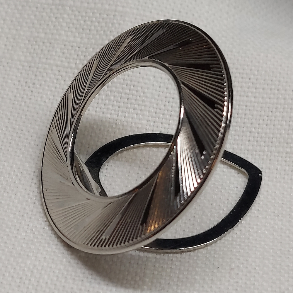 Lieba U.S.A. silver-tone Round scarf clip  Stunning Vintage 1.5" - Picture 5 of 8